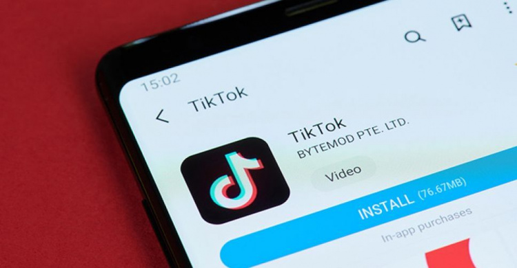 Десятирічна дівчинка померла через челендж в  TikTok