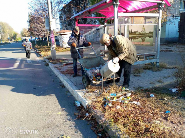 Фахівці "Служби єдиного замовника" продовжуюють нести комунальну варту в Авдіївці