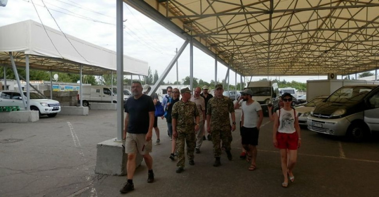 КПВВ на Донбассе заинтересовали группу ученых (ФОТО)