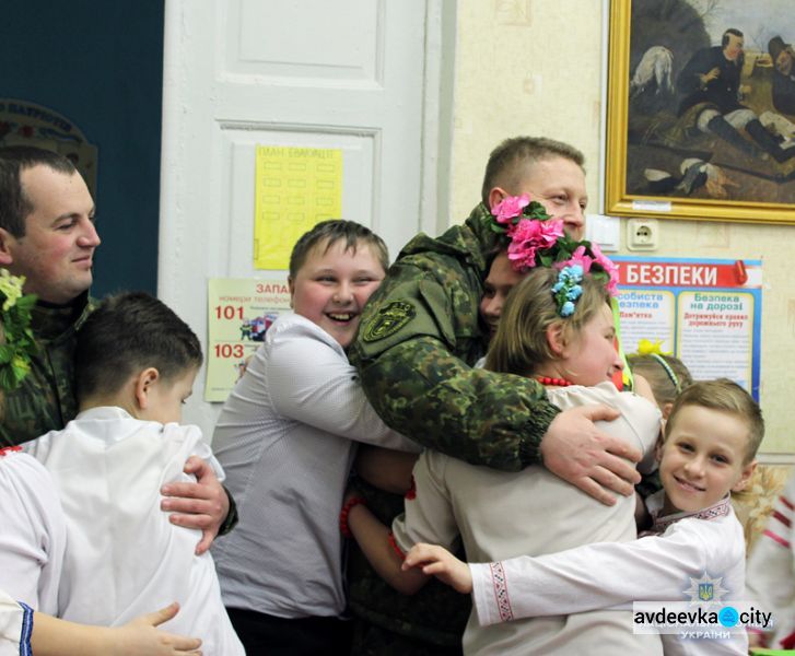 К школьникам Авдеевки пришли одесские правоохранители (ФОТО)