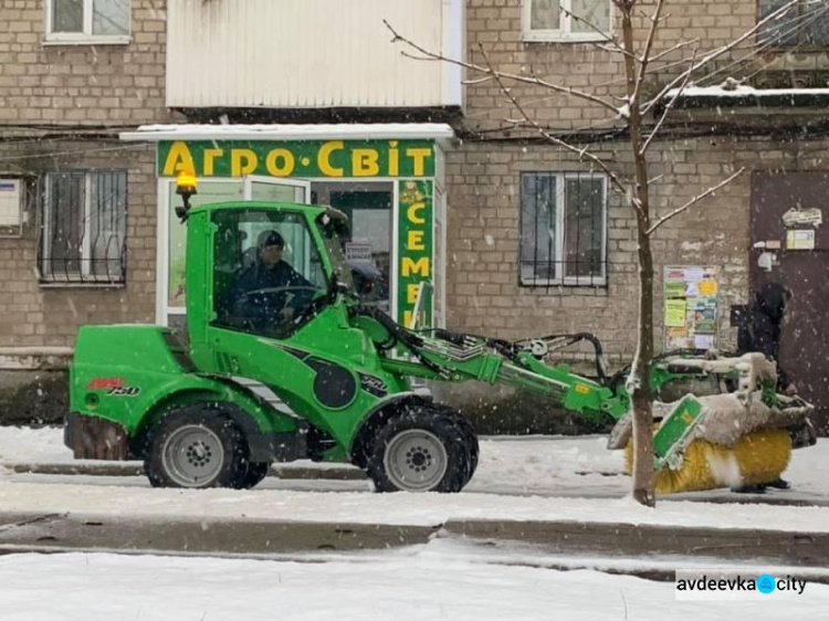 В Авдеевке выпал снег (ФОТОФАКТ)