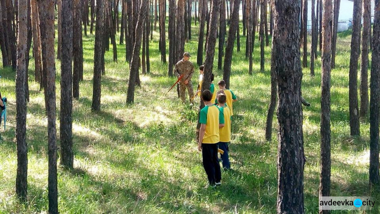 Авдеевские школьники в Святогорске принимают участие в военно-патриотической игре "Сокол"