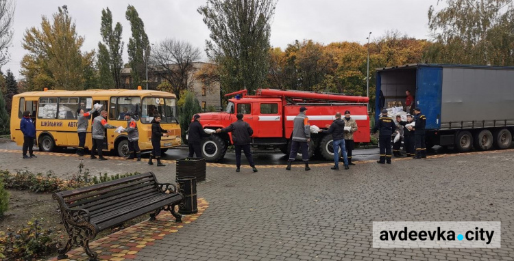 Рятувальники розвантажили близько 100 тонн гуманітарної допомоги для мешканців Донеччини