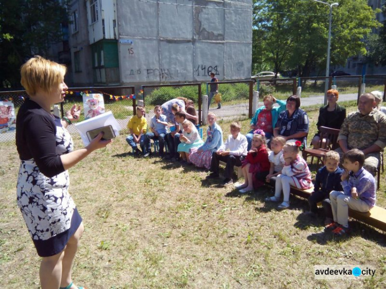 Особенные юные жители Авдеевки удивляли рэпом и танцем «бабушек» (ФОТО)