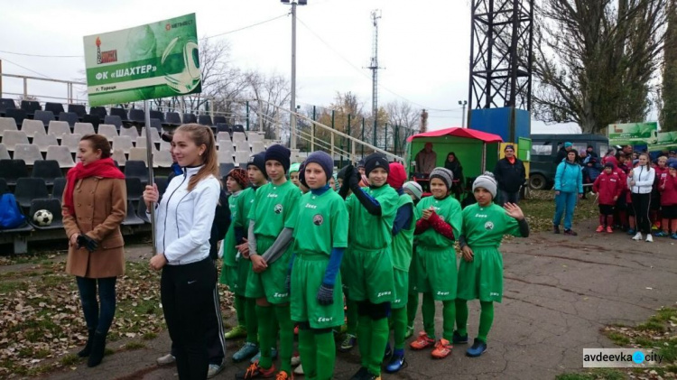 В Авдеевке проходит футбольный турнир на Кубок гендиректора АКХЗ Мусы Магомедова (ФОТО)