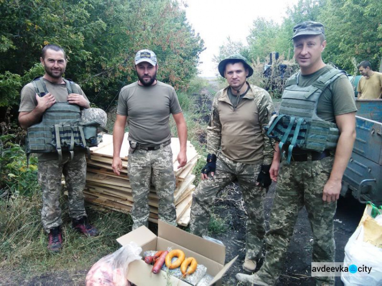 Представители Cimic Avdeevka развезли военным помощь от волонтеров