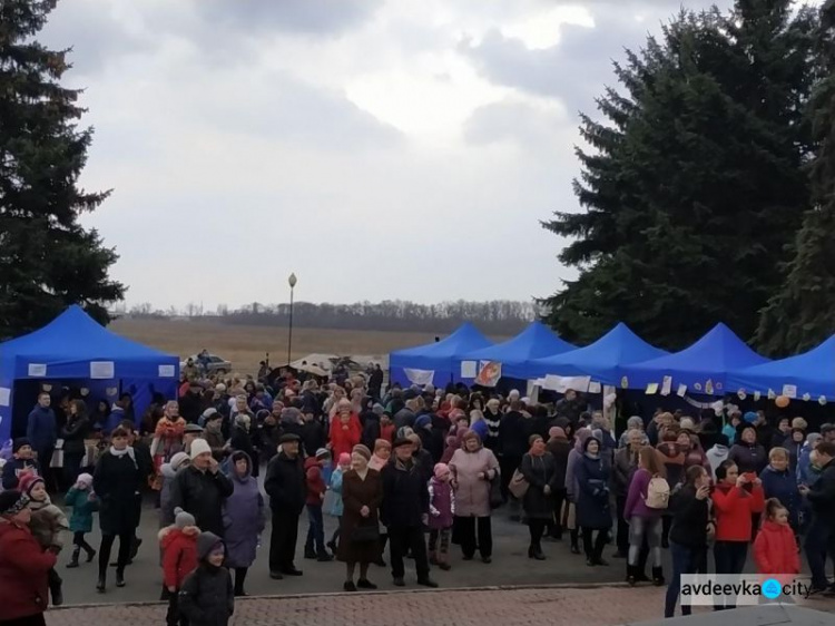 Масленичный разгуляй: Авдеевка весело встречала весну (ФОТОРЕПОРТАЖ)