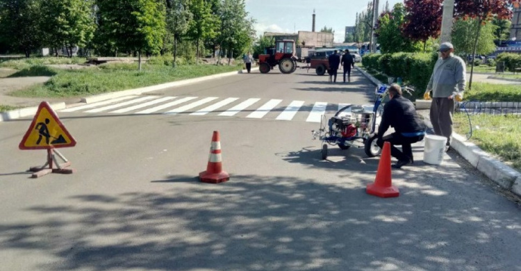 В Авдеевке опробовали новую машину для разметки дорог (ФОТОФАКТ)