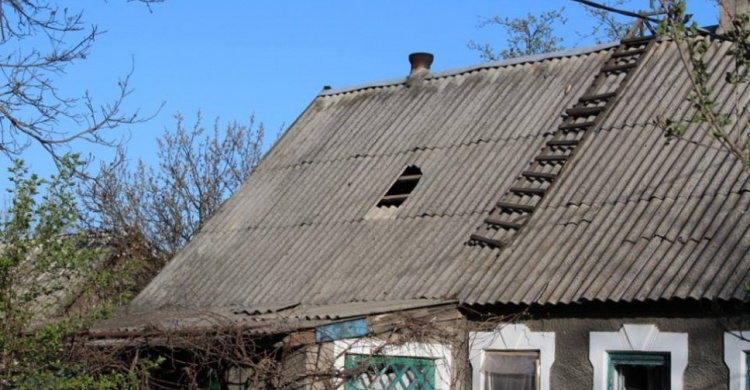 В Авдеевке три дома пострадали в результате обстрела из минометов (ВИДЕО)