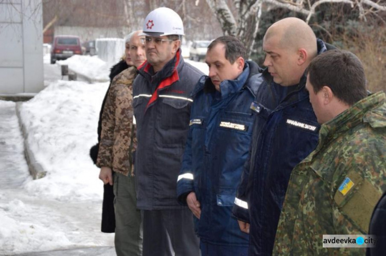 В Авдеевке почтили память спасателей, попавших под обстрел