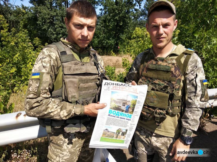 Защитникам Авдеевки доставили маскировку и овощи (ФОТО)