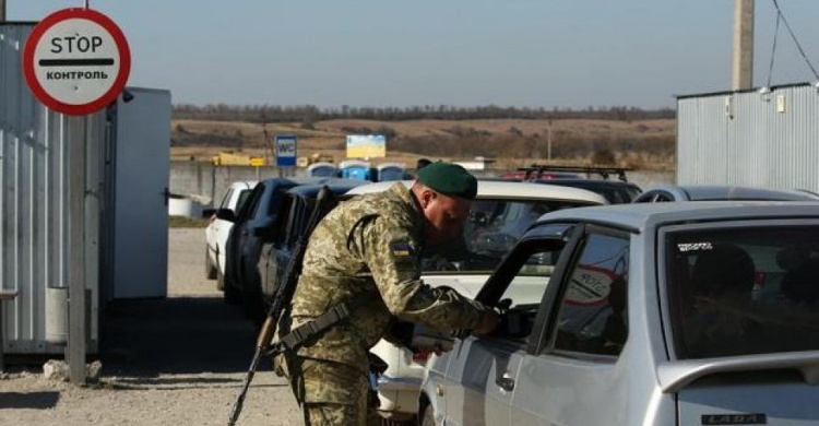 Утром у донбасских КПВВ собралось 180 авто