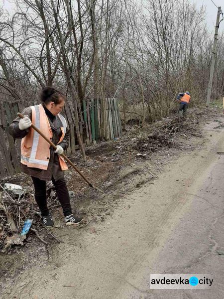 Комунальники очистили від сміття "тропу здоров’я"