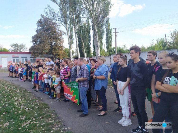 В Авдеевке в День физкультуры и спорта награждали сладостями (ФОТО)