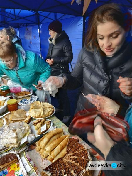 Масленичный разгуляй: Авдеевка весело встречала весну (ФОТОРЕПОРТАЖ)