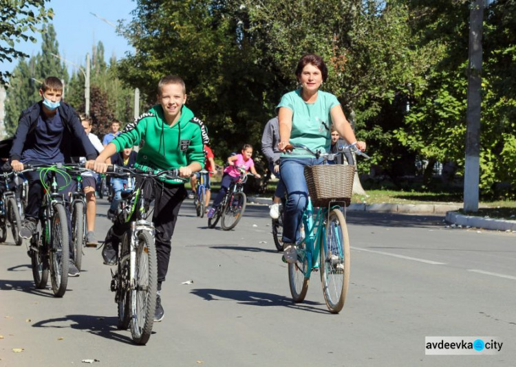 В Авдіївці на "олімпійські" велопробіги вийшли школяри та заводчани