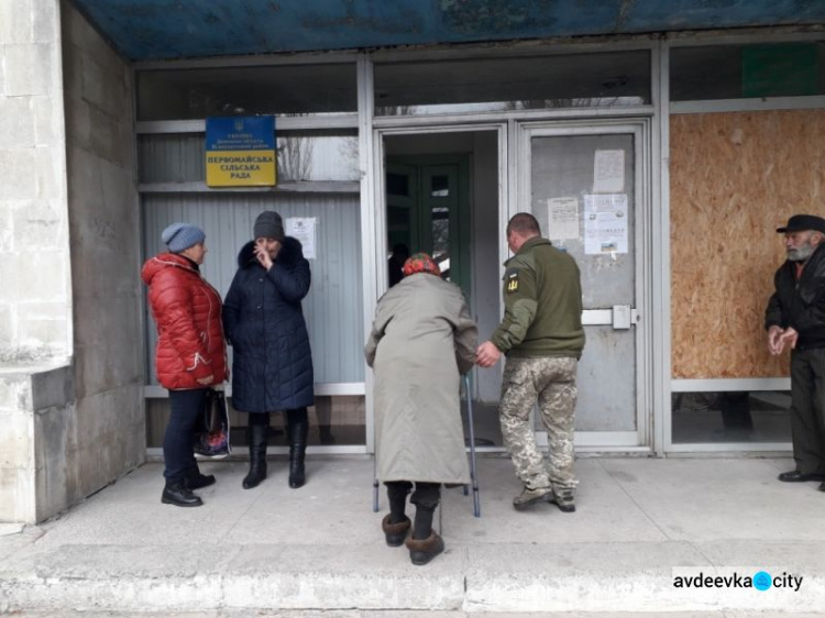 Авдеевские «симики» фиксировали последствия обстрела, а также помогали детям и взрослым (ФОТО)