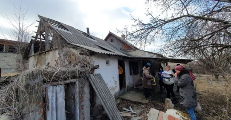 В Авдіївці продовжують обстежувати житло, зруйноване внаслідок обстрілів