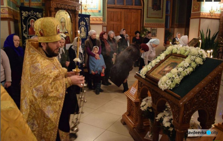 Храм и больница: как прошло Рождество в Авдеевке (ФОТОРЕПОРТАЖ)