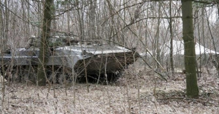 Военные показали, как им живется на позициях под Авдеевкой (ВИДЕО)