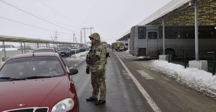 Неделя на донбасских КПВВ: сколько пропущено и задержано