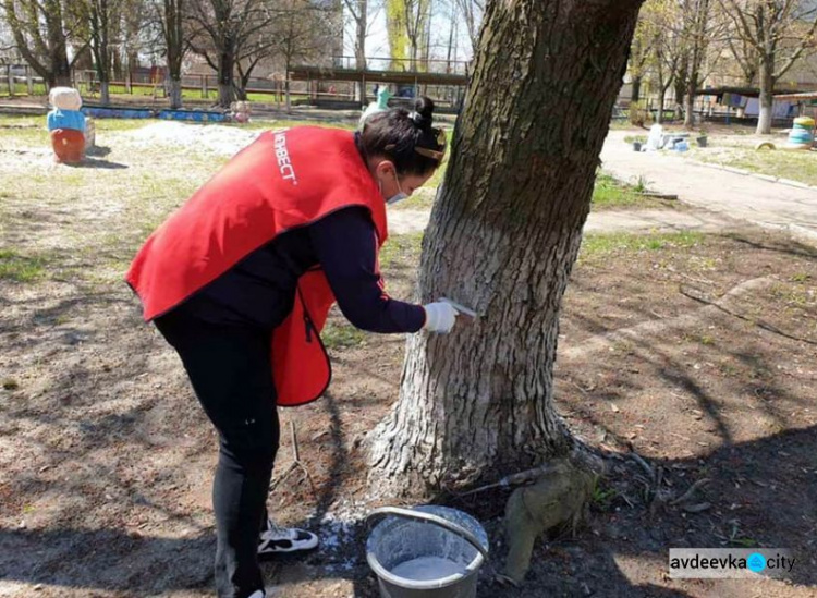 Молодежь АКХЗ навела порядок в «Искорке» (ФОТОФАКТ)