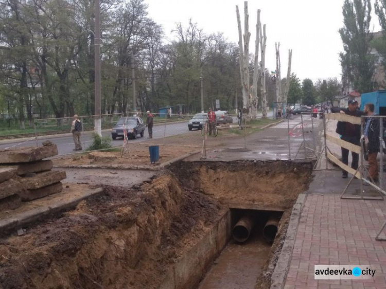 В Авдеевке меняют главную артерию теплоснабжения города (ФОТОФАКТ)