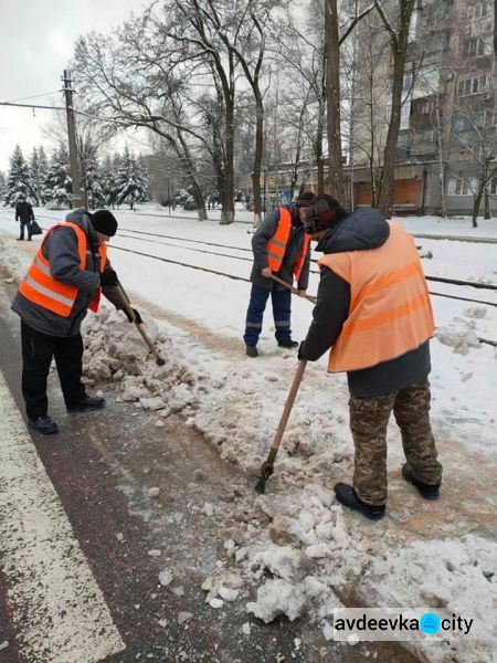 Снегоборьба в Авдеевке (ФОТОФАКТ)