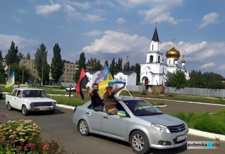 Авдіївка зустріла патріотичний автопробіг (ФОТО)