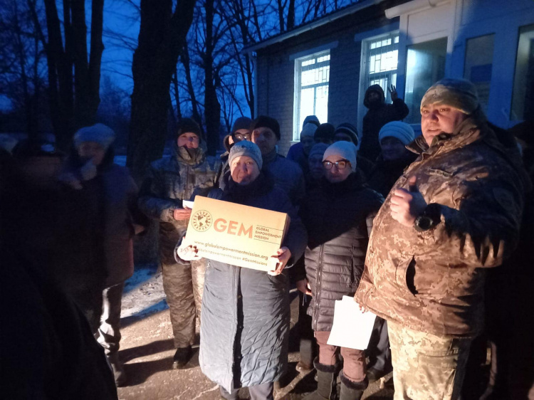 Переселенці з Авдіївки отримали великі сімейні набори гуманітарної допомоги