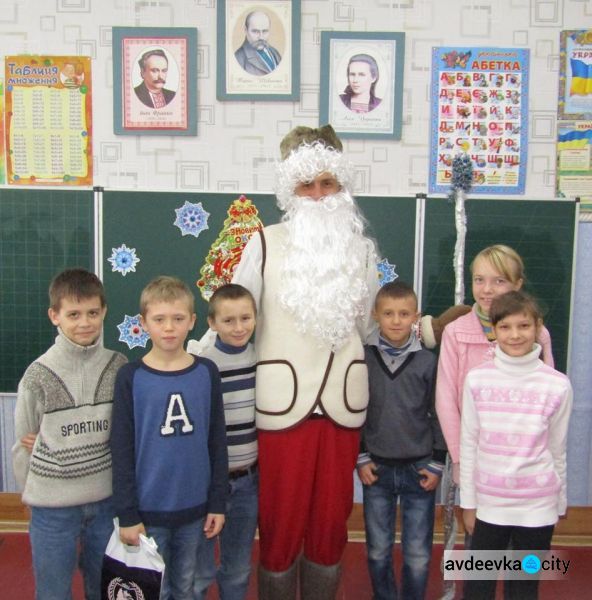 В школу Авдеевки пришел праздник: фоторепортаж