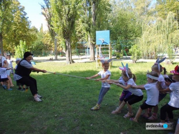 Авдеевские малыши развлекались и соревновались (ФОТО)