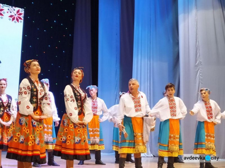 Юмор, подарки и концерт: в Авдеевке масштабно и ярко провели творческий вечер Юрия Сунгурова (ФОТО)