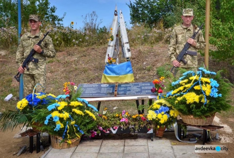 Мемориал у героической Авдеевской промзоны стал больше (ФОТО)