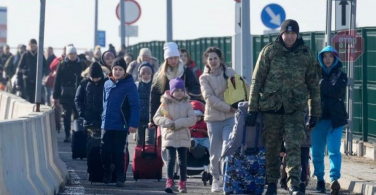 Держприкордонслужба: жінки та діти перетинають кордон за спрощеною процедурою