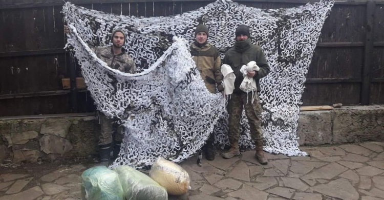 Защитников Авдеевки снабдили варениками, маскировкой и балаклавами (ФОТО)