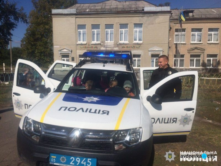 В Авдеевке детей учили, как выжить на дороге (ФОТО)