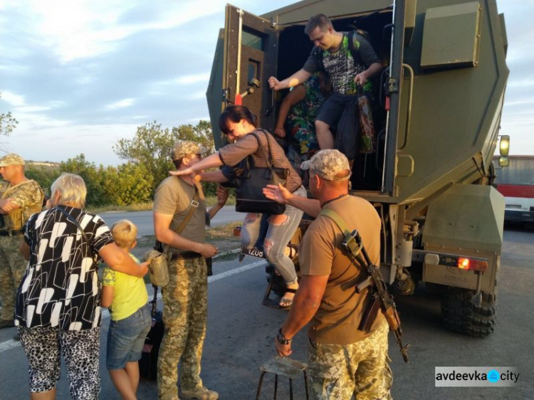 Взрывной и огненный кошмар у донбасского КПВВ: подробности и фото