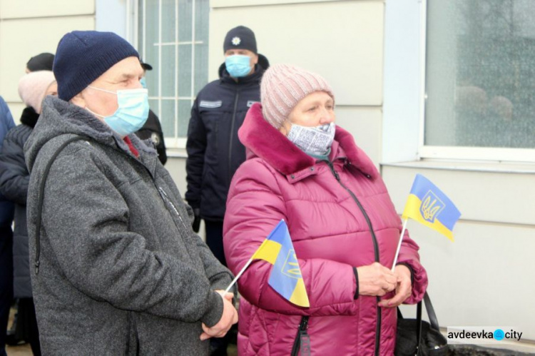 В Авдеевку прибыл первый за шесть лет войны пассажирский поезд