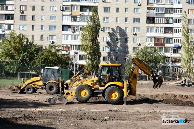 Делегация Литовской Республики в Украине посетила опорную школу в Авдеевке