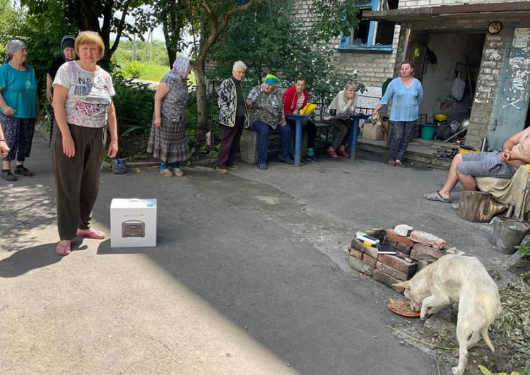 Учасник «Голосу країни» Стас Корольов з Авдіївки передав землякам допомогу