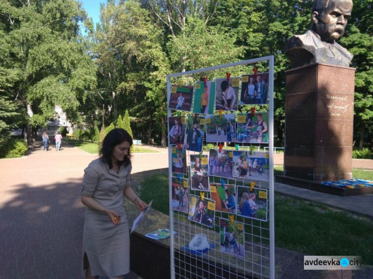 Хип-хоп баттлы и гимн под аккомпанемент фортепиано: в Авдеевке прошел праздник уличной музыки (ФОТО)