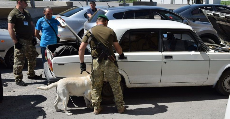 Через донбасские КПВВ не пропустили одежду, обувь, электротовары и автозапчасти