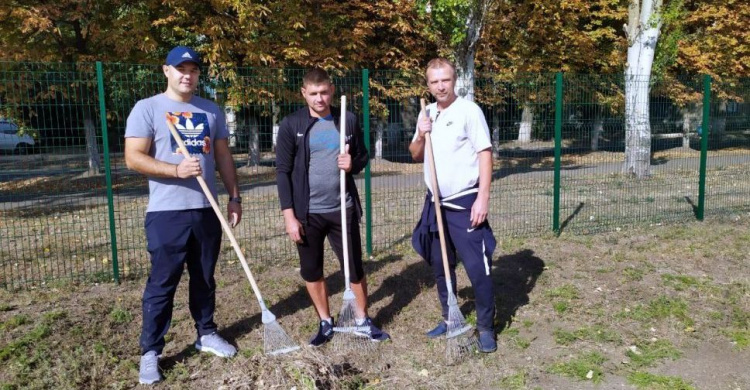 Спортсмены Авдеевки навели порядок на городском стадионе