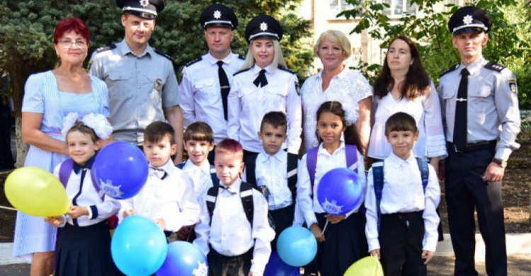 Праздник "первого звонка" в Донецкой области прошел под присмотром полиции