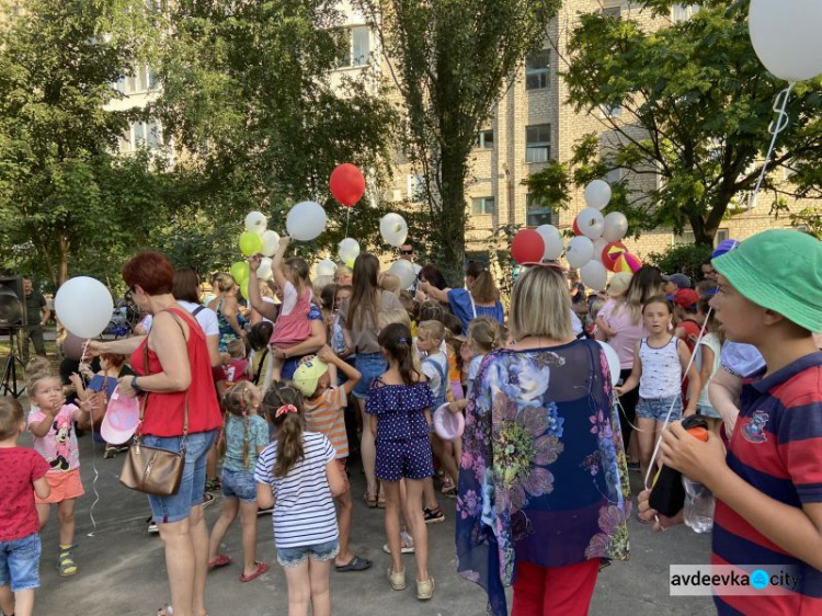 Еще одна суперпрочная площадка для детворы появилась в Авдеевке (ВИДЕО)