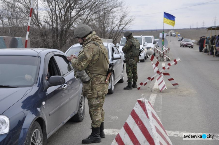 Переселенцы и нарушители: появилась недельная сводка с донбасских пунктов пропуска