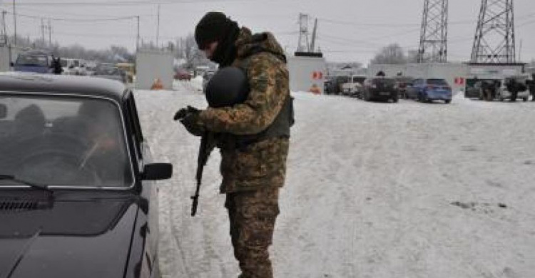 У КПВВ «Марьинка» и «Майорск» собралось 230 авто