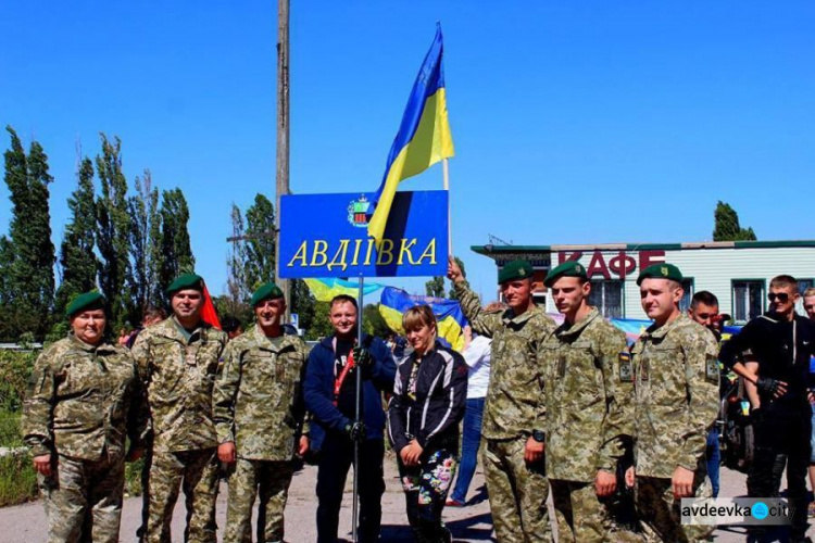 Авдеевка и Торецк провели символическую акцию единения: фоторепортаж