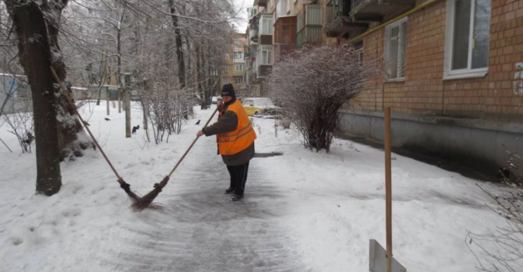 В Авдеевке не хватает дворников. Как получить работу?